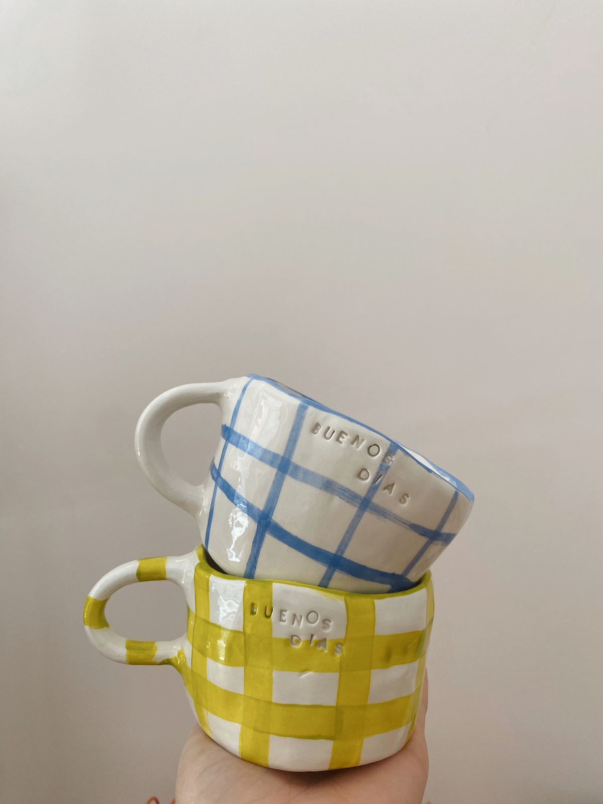 80's Buenos Días mug