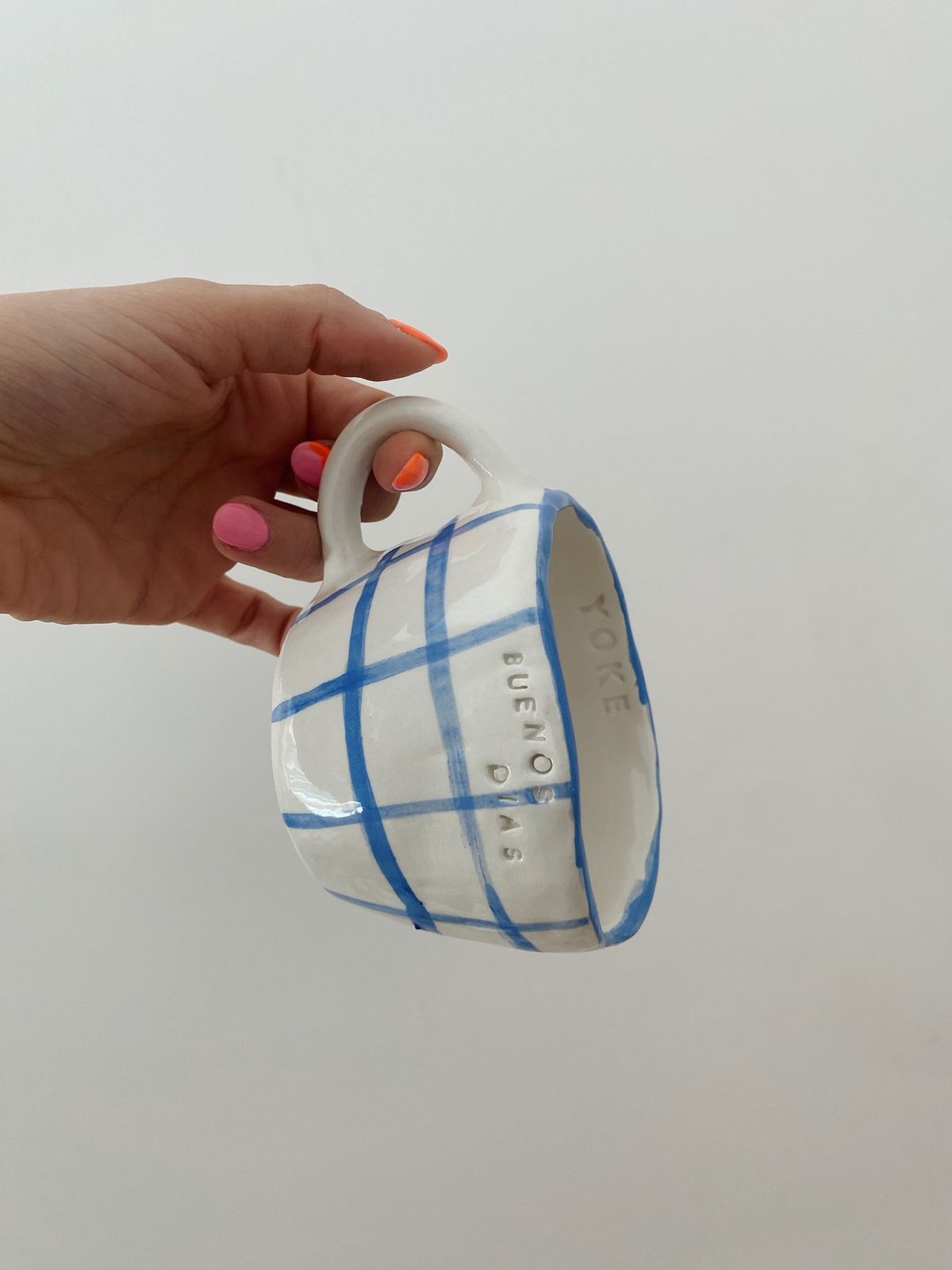 80's Buenos Días mug