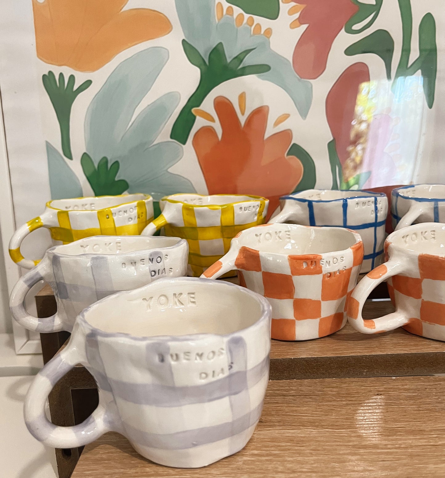 80's Buenos Días mug