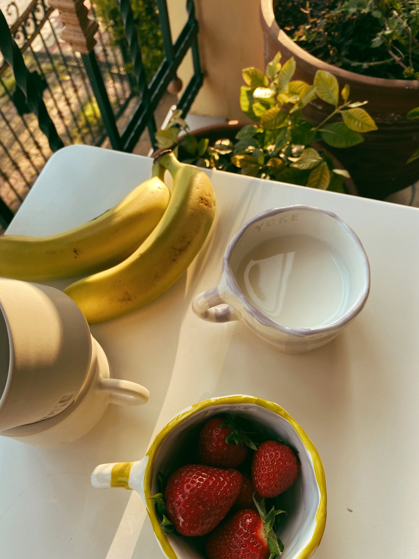 80's Buenos Días mug