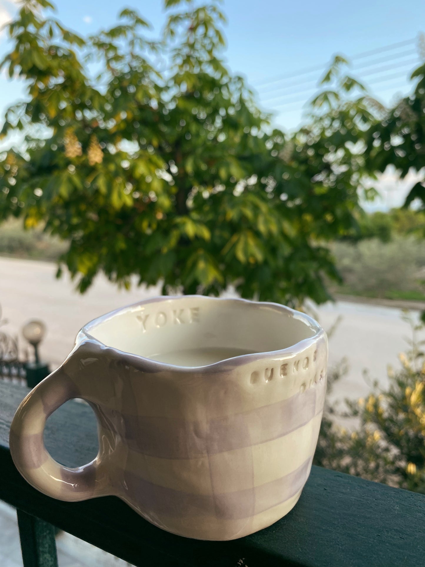 80's Buenos Días mug